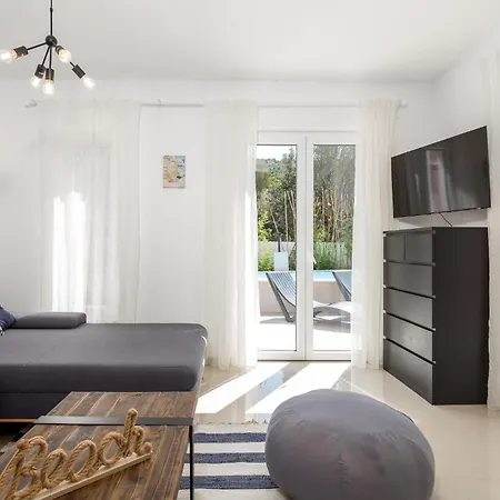 Beautiful Home In Miholascica *
