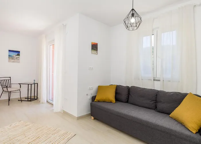 2 Bedroom Stunning In *