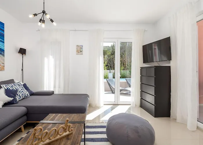 2 Bedroom Stunning In *