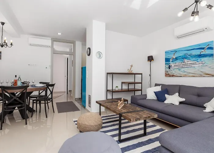 بيت للعطل 2 Bedroom Stunning In *