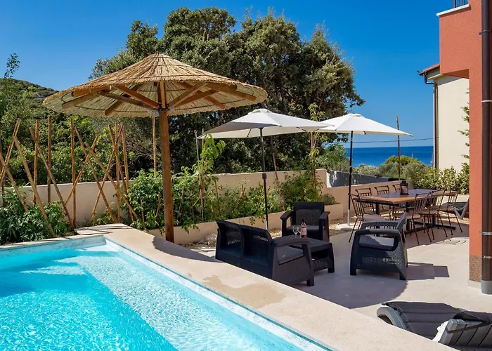2 Bedroom Stunning In *
