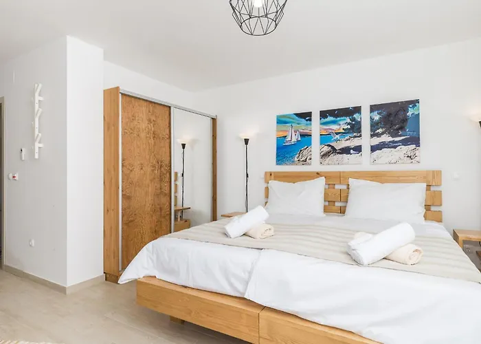 2 Bedroom Stunning In بيت للعطل Miholascica