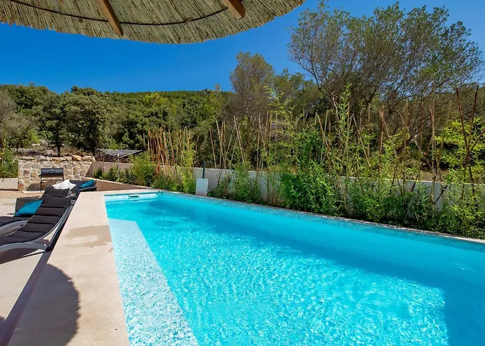 2 Bedroom Stunning In * Miholascica