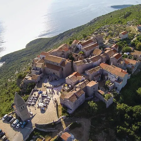 Beautiful Home In Miholascica *