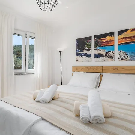 2 Bedroom Stunning In * Miholascica
